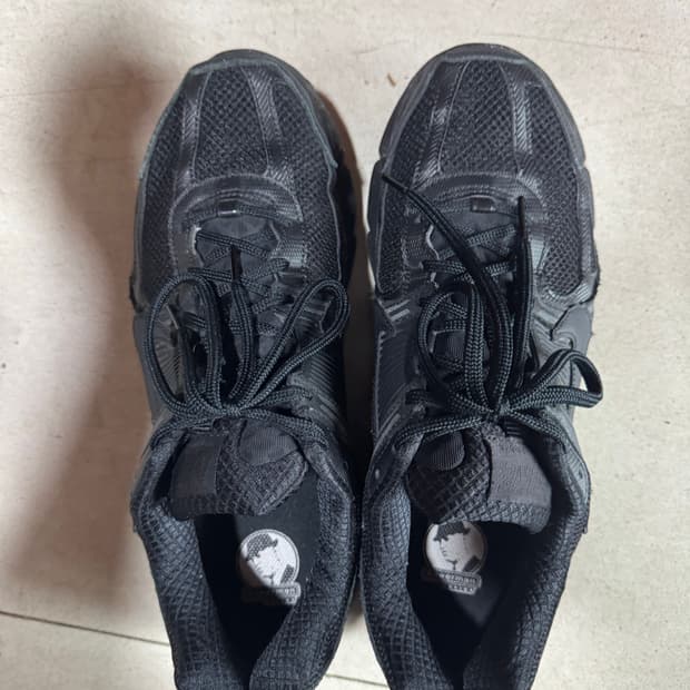 나이키 줌보메로5 블랙 285