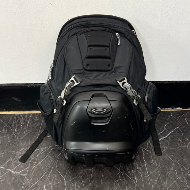 오클리 런치 박스 백팩 블랙