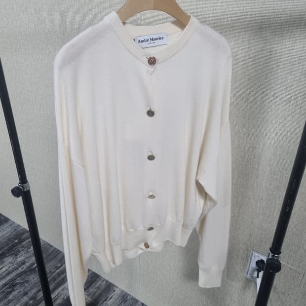 새제품 안드레모리스 아이보리색 가디건