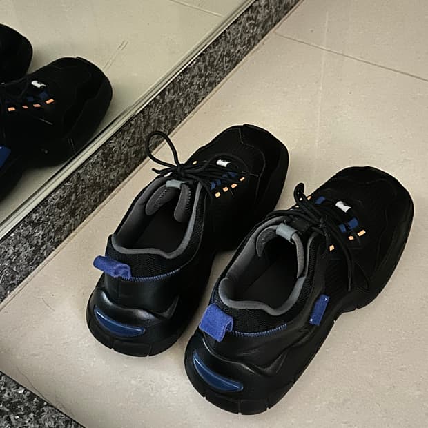 아더에러 운동화 240