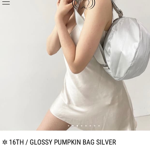콜로신스 글로시 펌킨백 실버