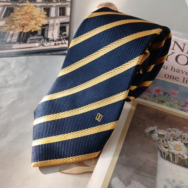 닥스 실크 네이비 스트라이프 넥타이 8.2cm A+등급 A18948
