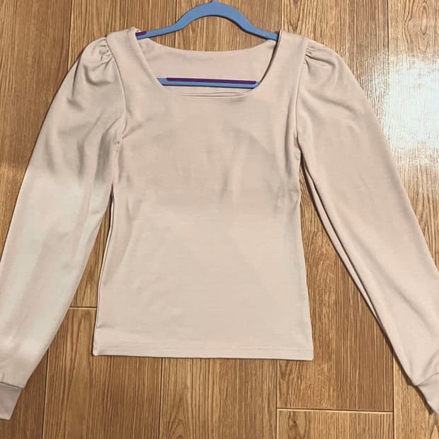 스퀘어넥딱붙퍼프긴팔티 에겐녀스나계피치살구복숭아딸기우유로걀탑히메갸루