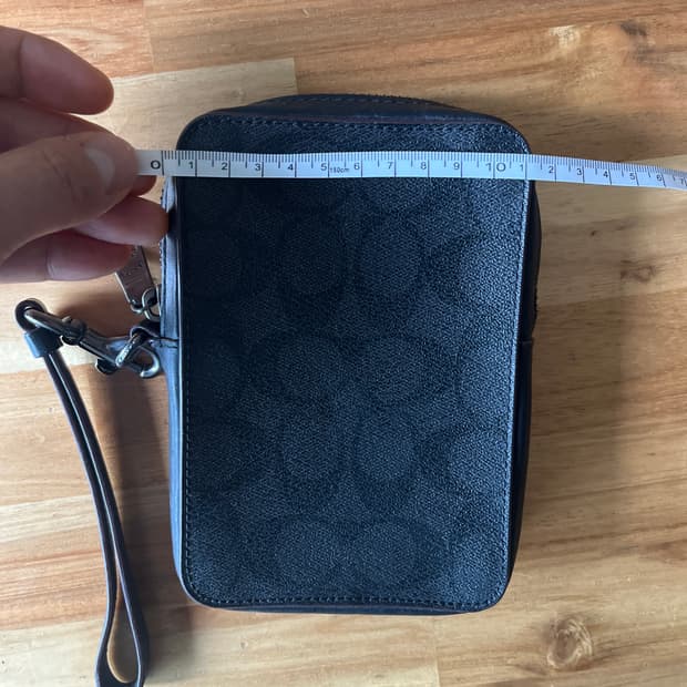 코치 시그니쳐 파우치