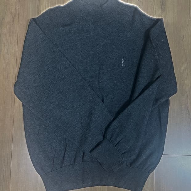 입생로랑 터틀넥 니트