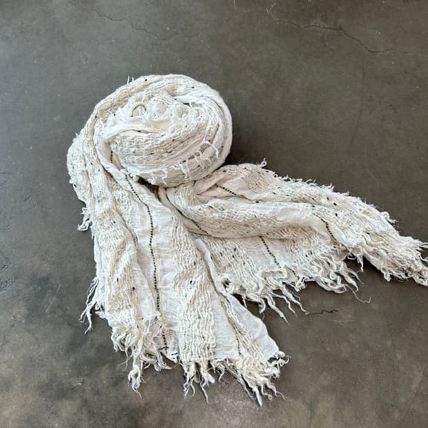 아이보리 패턴 크로셰 머플러