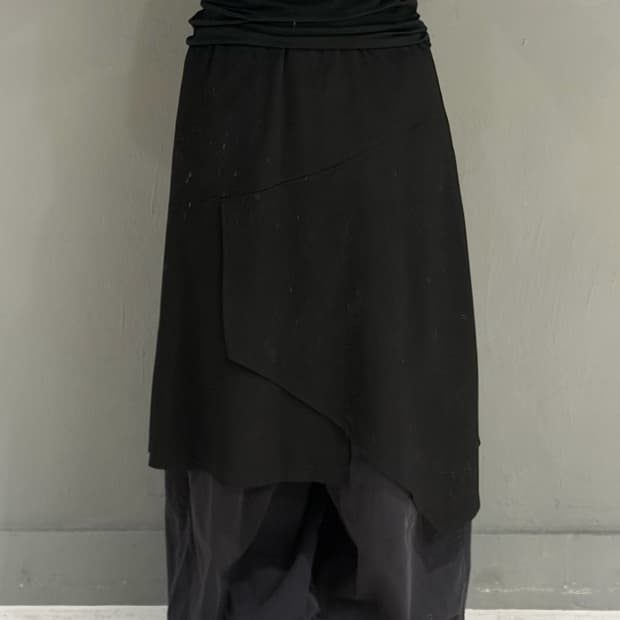 diagonal cutting asymmetric skirt