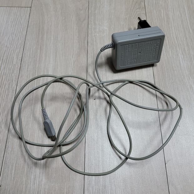 닌텐도 3DS 충전 어댑터