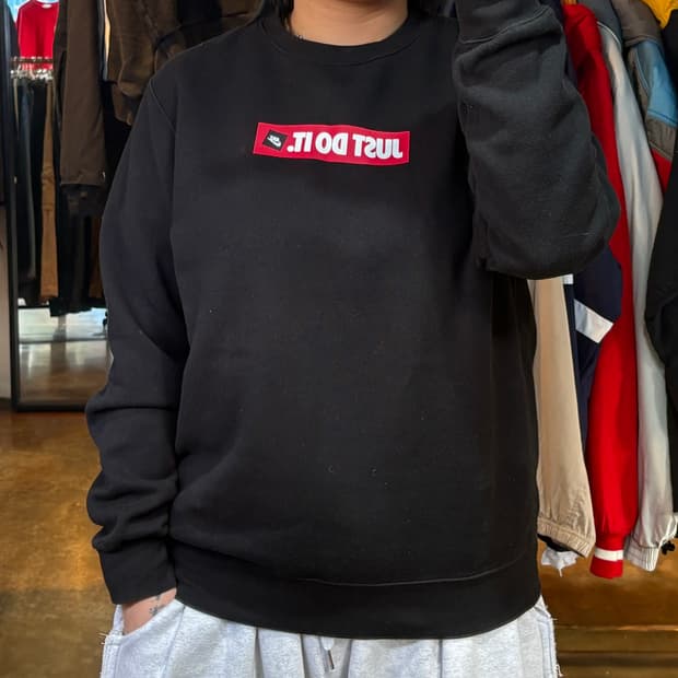 나이키 박스로고 블랙 맨투맨