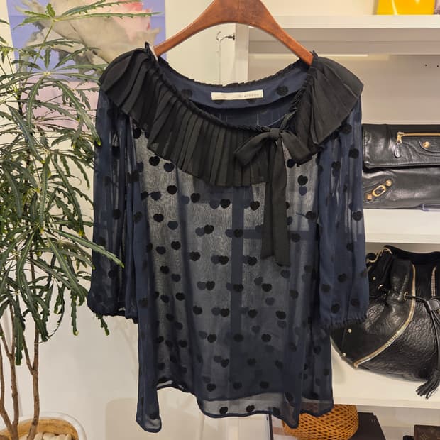 레니본 하트 땡땡이 실크 100 블라우스