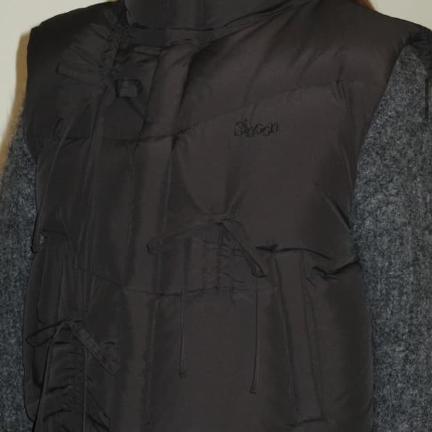 시눈 리본 조끼 패딩 Ribbon Detail Puffer Vest 