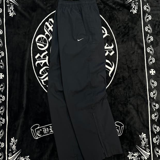 나이키  nike 스우시 트랙팬츠 (블랙)