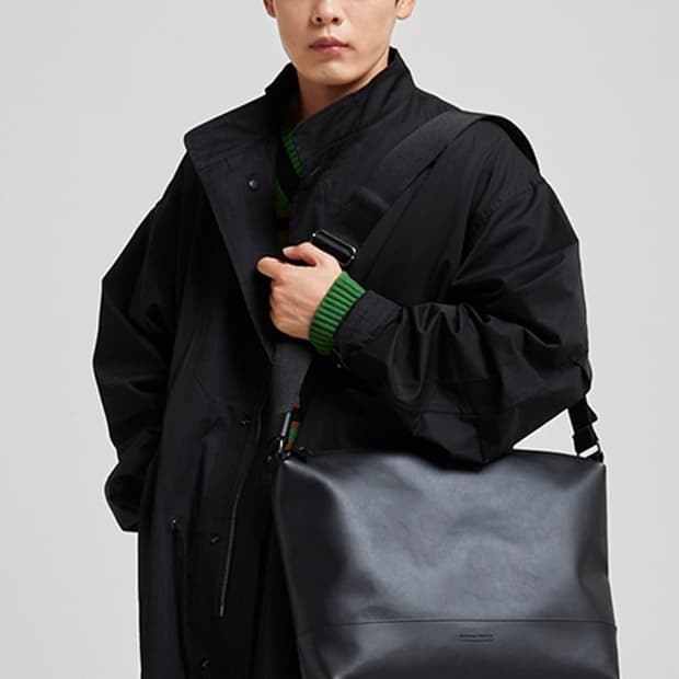 내셔널 퍼블리시티 가죽 메신저 크로스백 숄더백