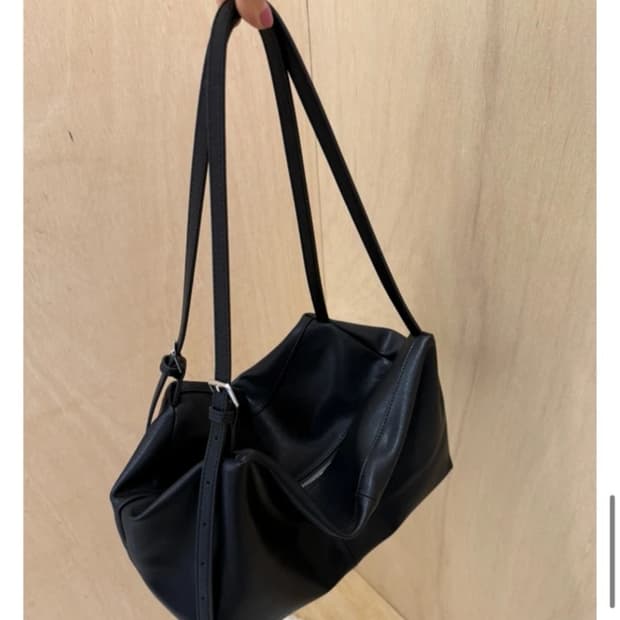 스퀘어버클숄더백