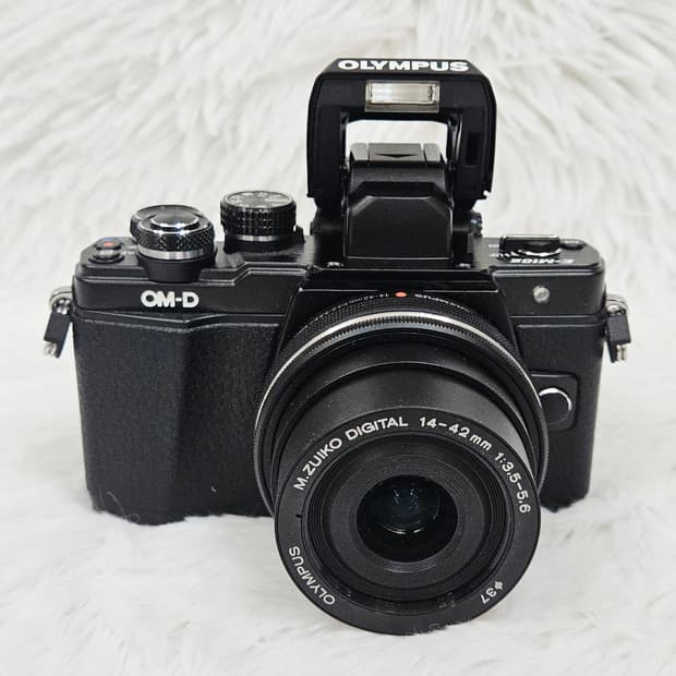 [민트] 올림푸스 OM-D E-M10 Mark II 미러리스 카메라 판매