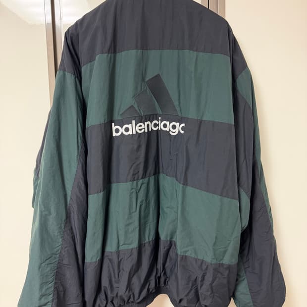 발렌시아가아디다스 리버시블 패딩자켓