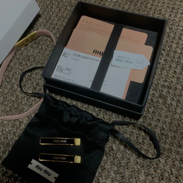 미우미우 헤어핀