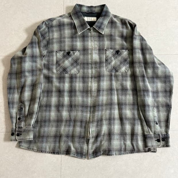 (XL) 피어스 체크 집업셔츠