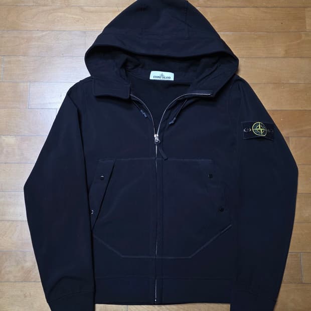 스톤아일랜드 소프트쉘 블랙