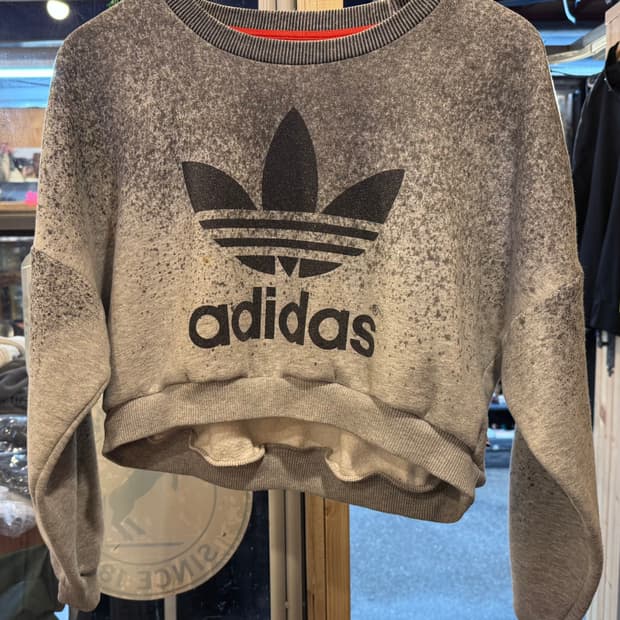 아디다스 더스트 크롭 맨투맨