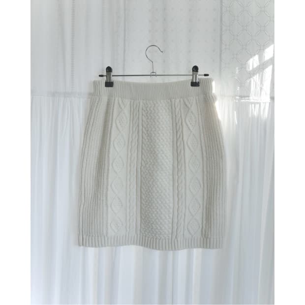 Gu knit skirt