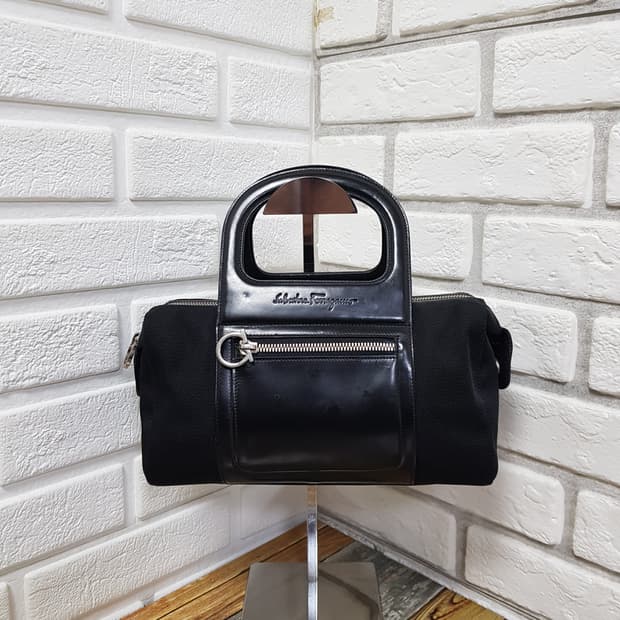 [정품] 페라가모 미니토트백 블랙