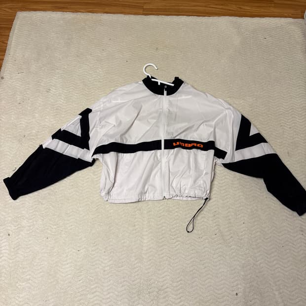 UMBRO 크롭 바람막이