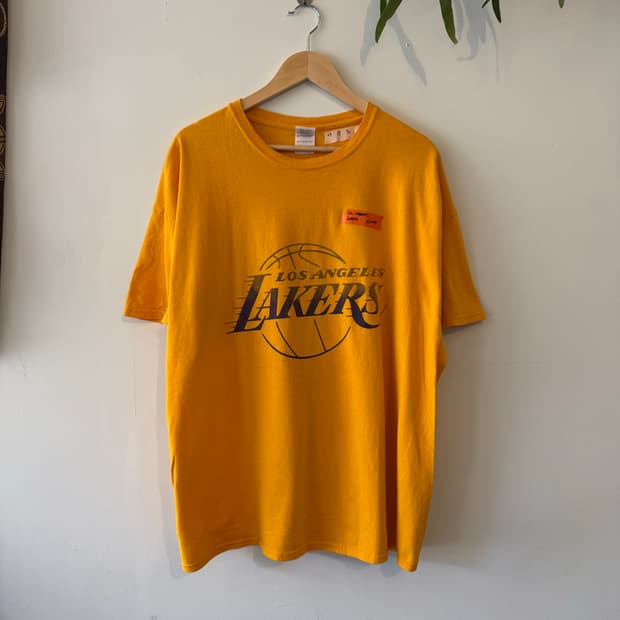 Los Angeles Lakers Graphic T-Shirt