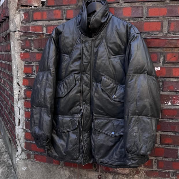 Morgan 카우하이드 웨스턴 페더 가죽패딩