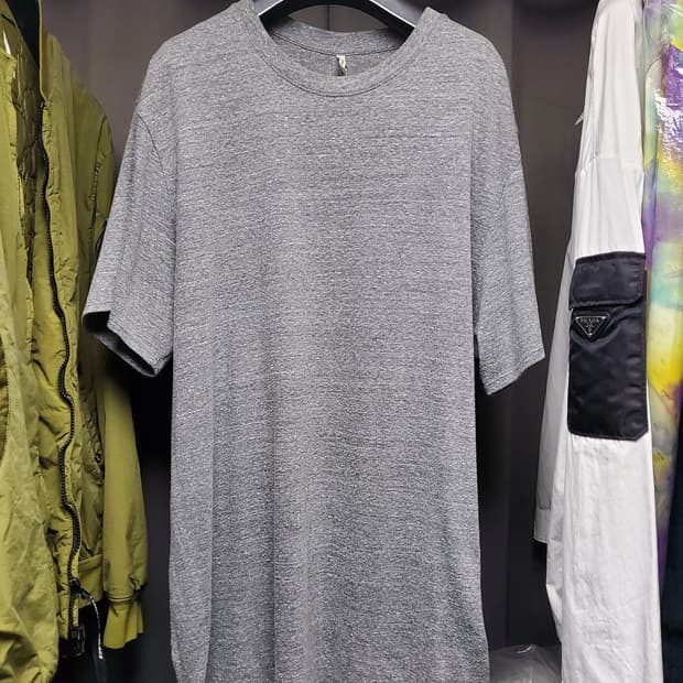 새상품 피오갓  에센셜 초판 반팔티