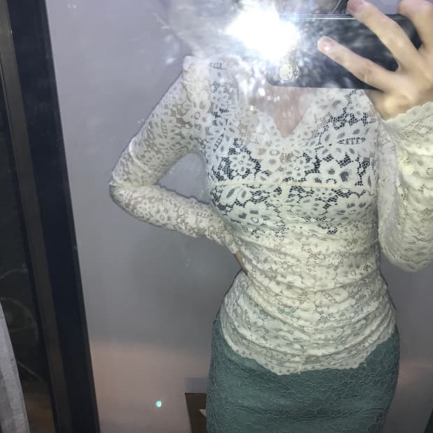 아이보리 레이스 퍼프 셔링 시스루 블라우스