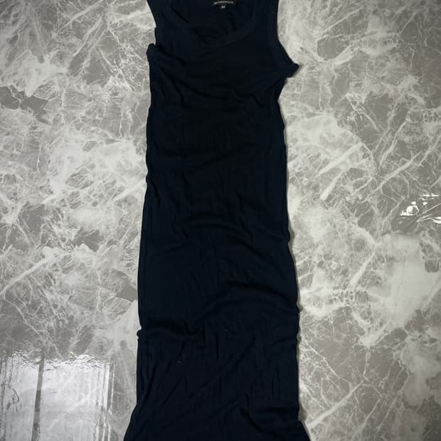 Long sleeveless top