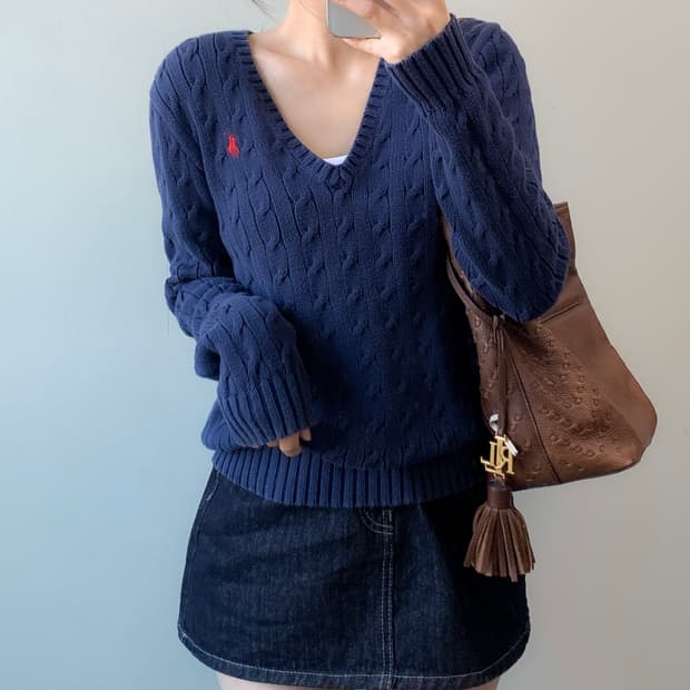 폴로 브이넥 니트 