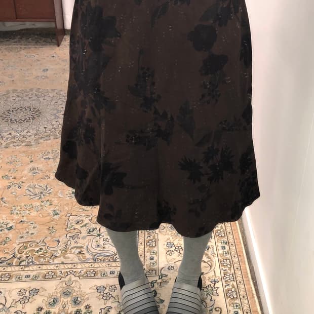 브라운 플라워 미디 스커트