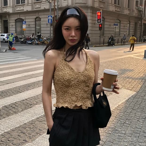 위드아웃썸머 플라워 패턴 홀터넥 베이지