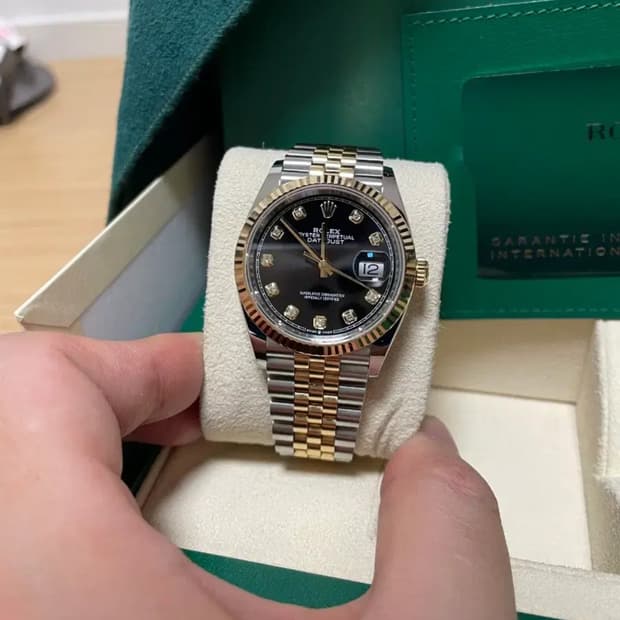 롤렉스 126233 신형 데이저스트 36 검판 10P다이아 옐골콤비 팝니