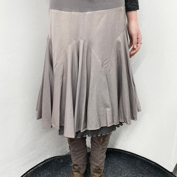 페어리 절개 프릴 디테일 스커트