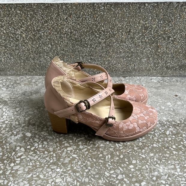 Axes femme 레이스 펌프스