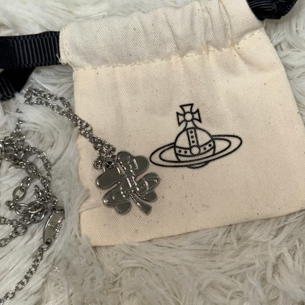 비비안웨스트우드 클로버 목걸이