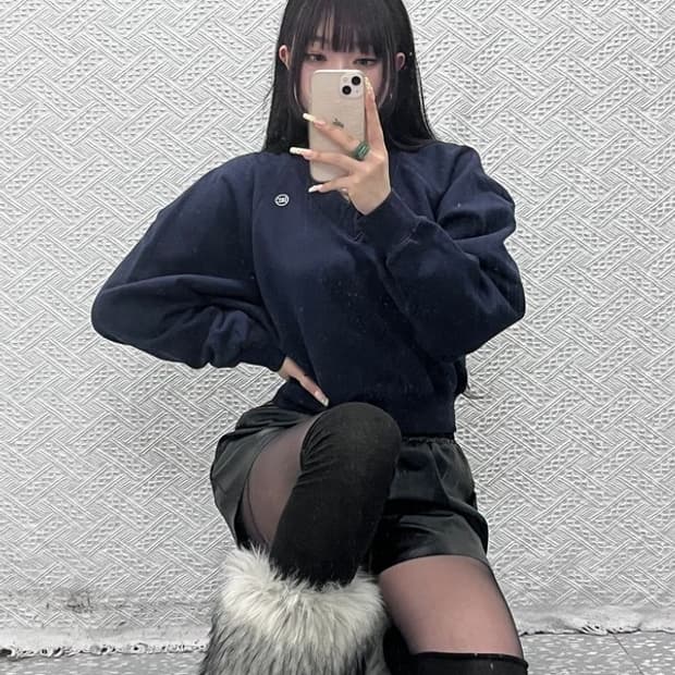 렉토 빈티지 모던 캐주얼 시그니처 로고  브이넥 맨투맨 F C10017