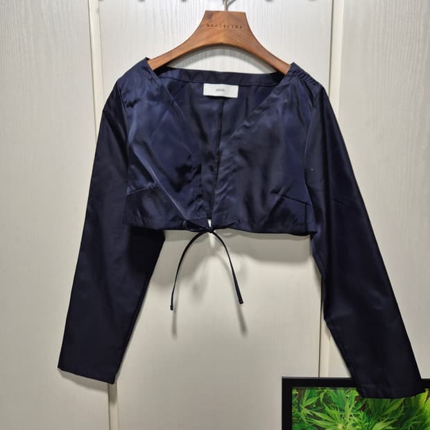 (세일)(새상품)Emm 네이비 리본 매듭 크롭 자켓블라우스