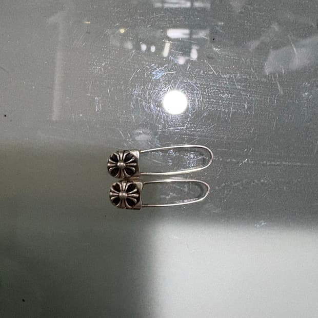Chrome hearts 크롬하츠 세이프티 핀 귀걸이 