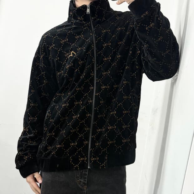 에비수 멀티로고 벨벳 자켓