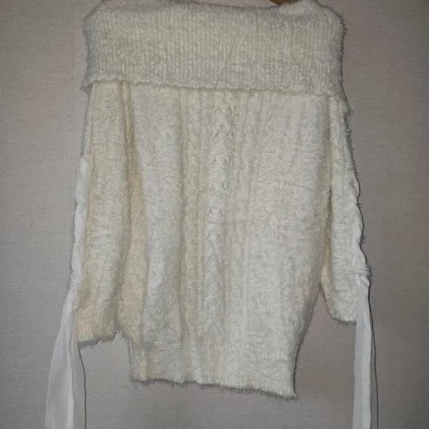 Lizlisa 리즈리사 아이보리 옾숄니트