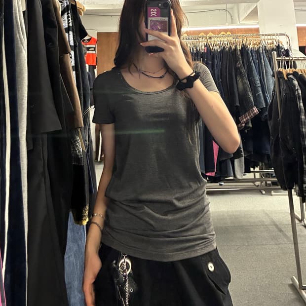 M)Cutie Beauty 빈티지 여성 스터드 디테일 그레이 반팔