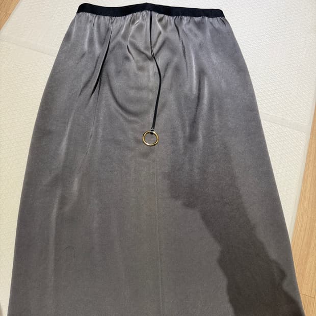 언더커버 그레이 스커트