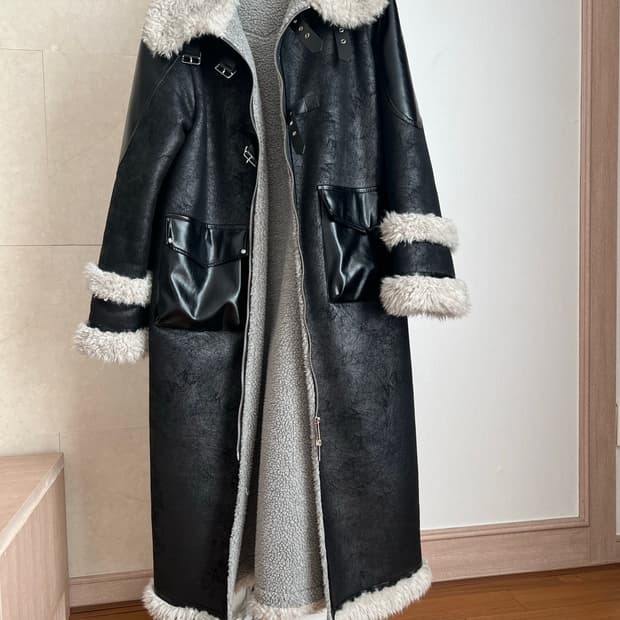블랙 퍼 트리밍 롱코트