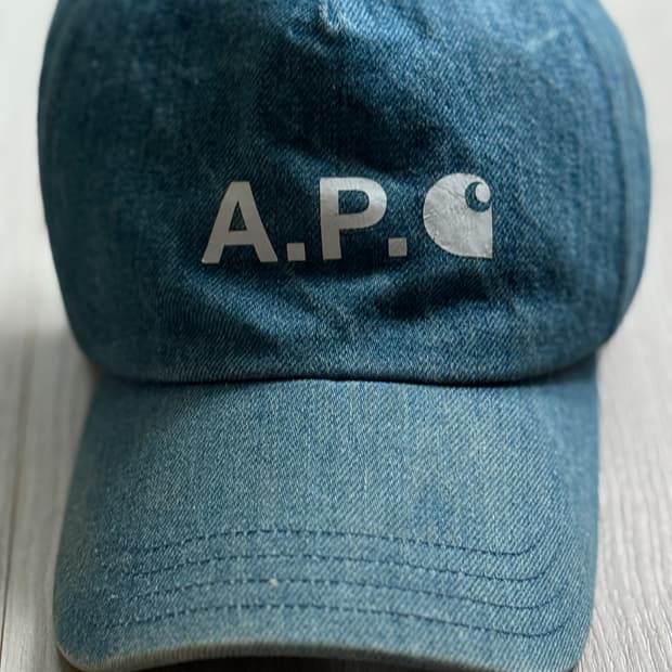칼하트 x A.P.C 로고 볼캡 
