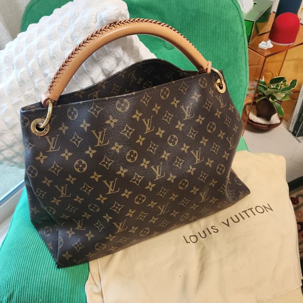 루이비통 앗치 MM 모노그램 숄더백