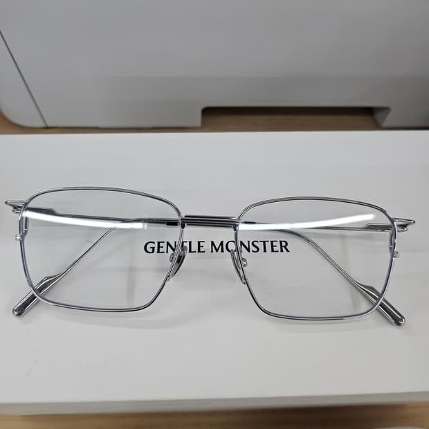 젠틀몬스터 Gentle Monster OTAS 02 안경
